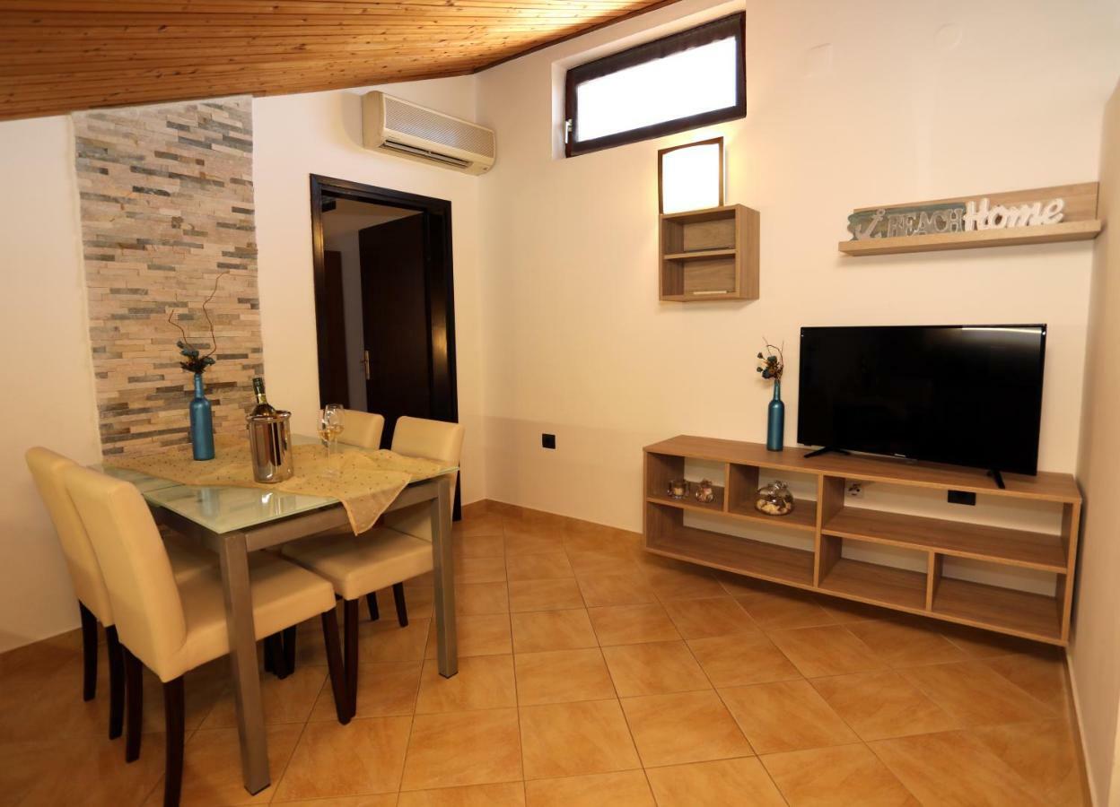 Apartment Leona Pula Extérieur photo